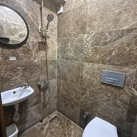 Bueyuekada Carsi * Adalar